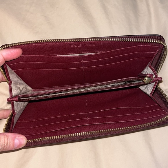 MICHAEL KORS Jet Set Tote Bag and Matching Wallet - Picture 12 of 16